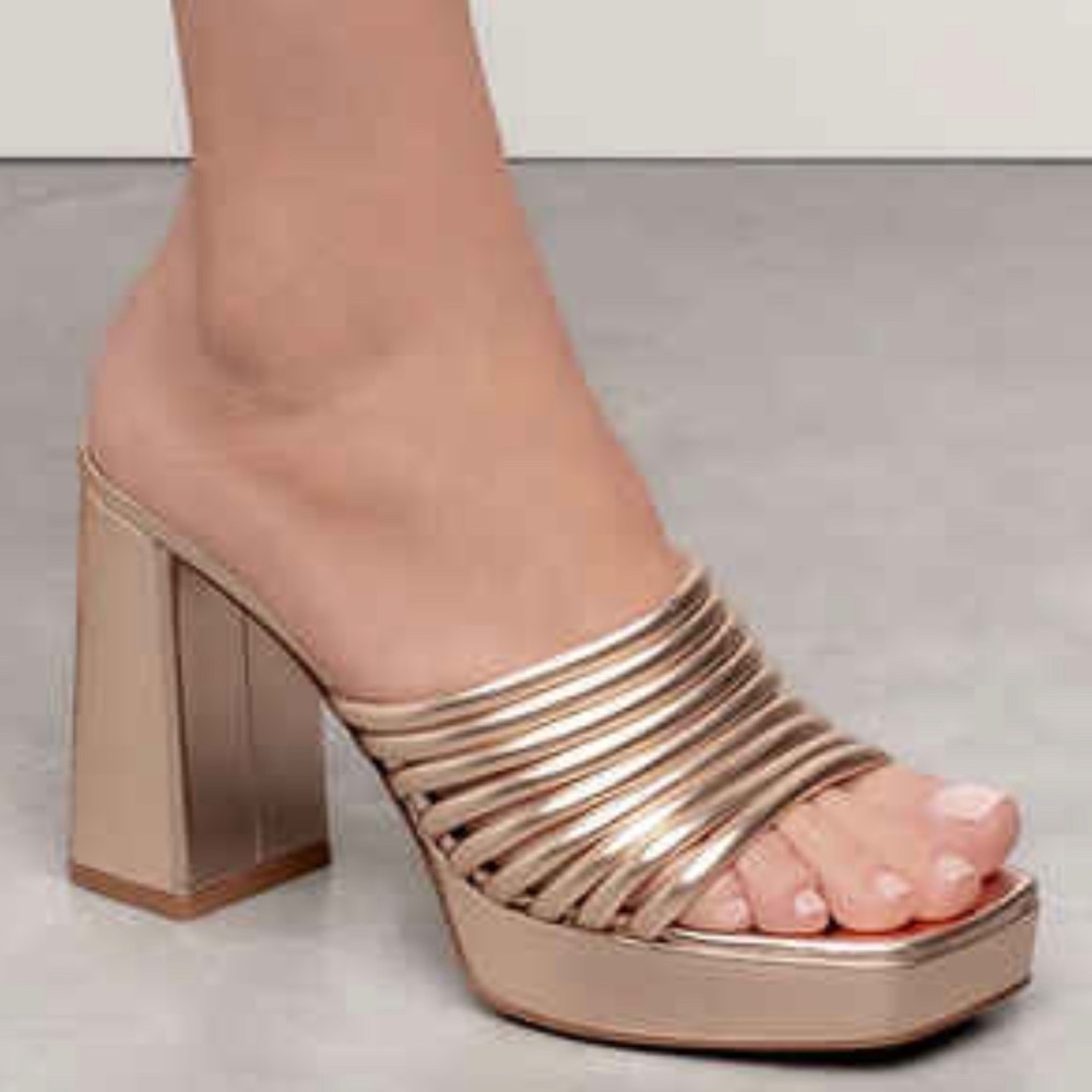 Gianvitto Rossi Lena Mule in rose gold size 39